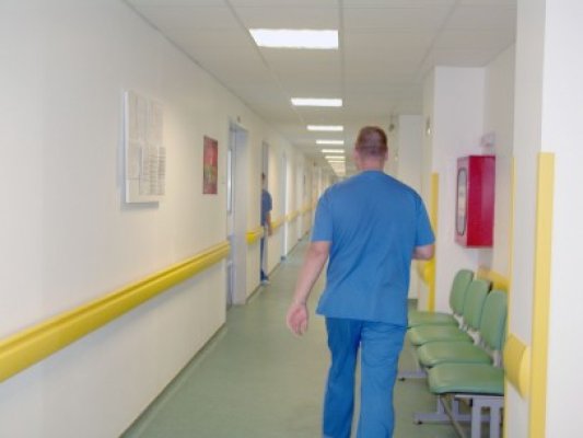 Nicolăescu: Scoaterea medicilor din categoria funcţionarilor publici nu îi absolvă de răspundere în faţa legii
